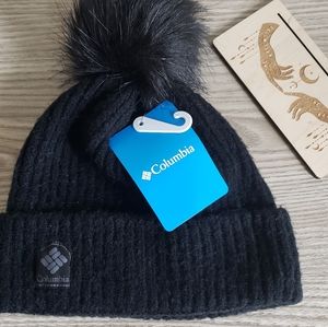 Columbia pom pom hat